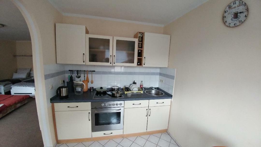 Sunny 1-Room Apartment Near Railway Station جارمش بارتنكيرشن المظهر الخارجي الصورة